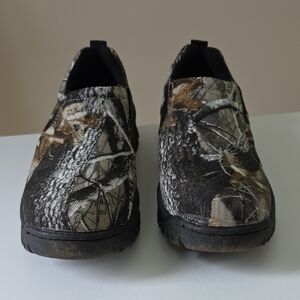 RedHead Camo Mens Slip On Shoes.  Size 9 1/2 W